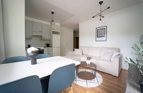 Lantinen District Apartment | Cozy apartment with sauna and balcony and free parking