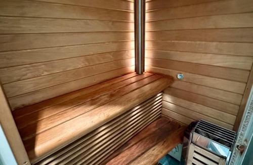 Ullanlinna Apartment | Cozy Apt with Sauna & Bath