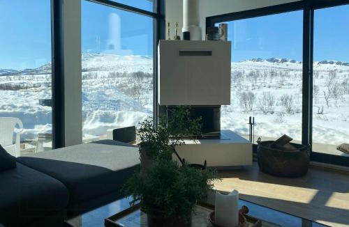 Hovden House | Cozy Architect-Designed Cabin With River View