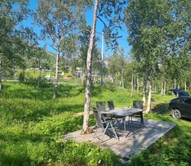 Lavangen Ski Chalet | cozy cabin whith outside toalett in front of lapphaungen turiststation