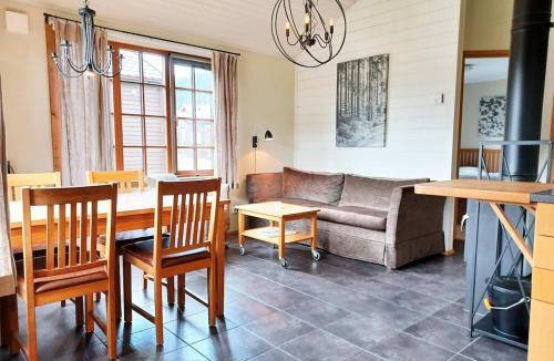Are House | Cozy Cabin with Fireplace