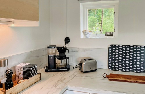 Uddevalla Municipality House | Cozy cabin with fjord view and fireplace