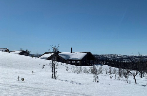 Al House | Cozy cabin with mountain views in Oppheimåsen