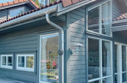 Suldal House | Cozy cabin with Økstrafjord view