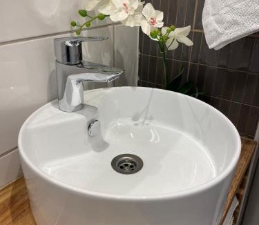 Koillinen District Apartment | Cozy, conveniently located studio in a 1950's wooden house