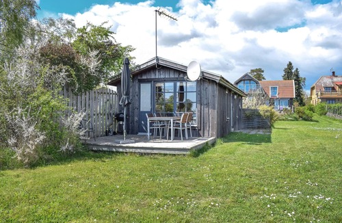 Fagelmara House | Cozy cottage on a beachfront property.