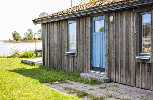 Fagelmara House | Cozy cottage on a beachfront property.