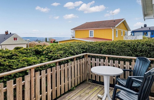 Habo Municipality House | Cozy cottage with a view of Lake Vättern.