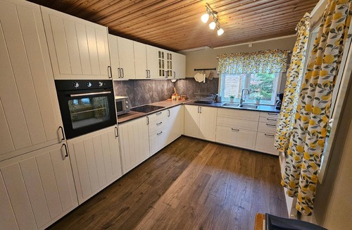 Hallaryd House | Cozy cottage with hot tub