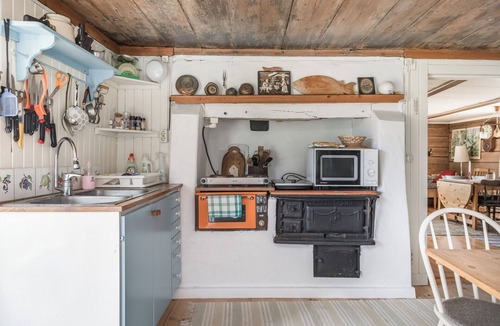 Rumskulla Ski Chalet | Cozy cottage with proximity to lake with jetty | SE05017