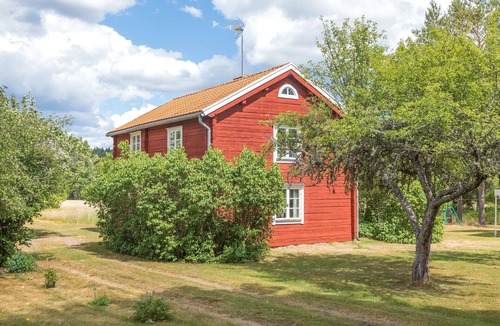 Rumskulla Ski Chalet | Cozy cottage with proximity to lake with jetty | SE05017