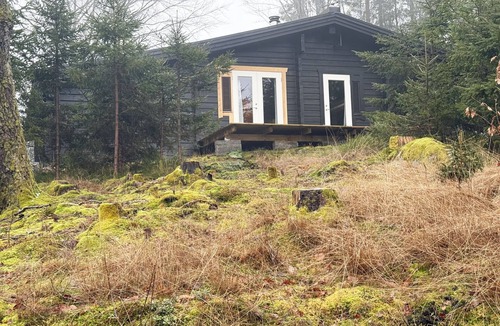 Knared Ski Chalet | Cozy cottage with proximity to fishing | SE02005