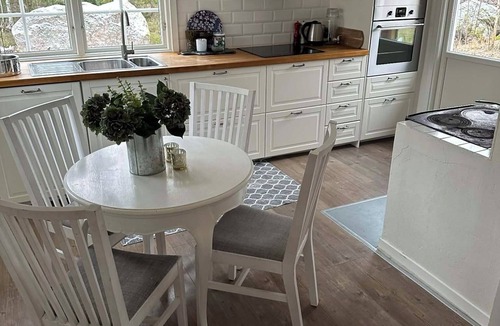 Kvicksund House | Cozy cottage with terrace, garden & nature