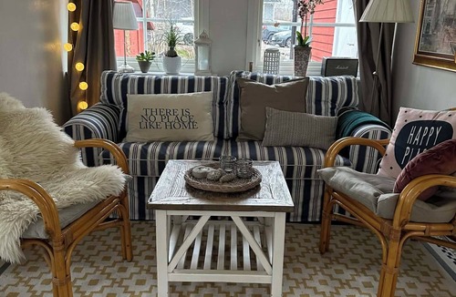 Kvicksund House | Cozy cottage with terrace, garden & nature