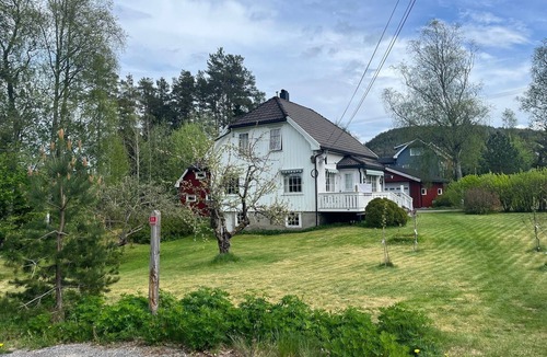 Evje House | Cozy family home in the heart of EVJE. 4 bedrooms and a large yard.