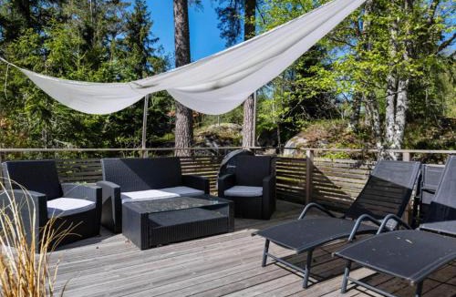 Bergshamra House | Cozy Forest Hideaway with Hot Tub