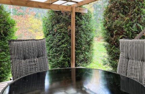 Bergshamra House | Cozy Forest Hideaway with Hot Tub