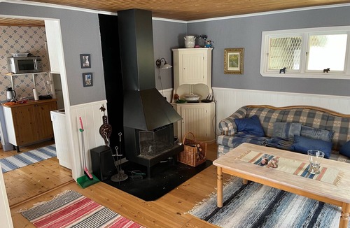 Koping Municipality House | Cozy holiday home by the lake with its own boat