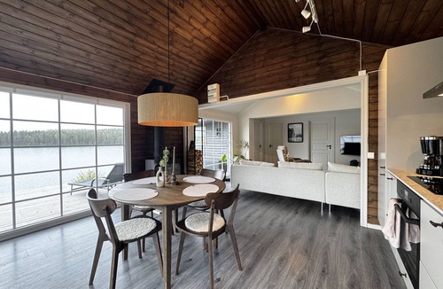 Arvika Ski Chalet | Cozy holiday home with its own jetty and panoramic views of Norra Örsjön