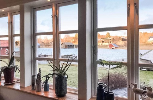 Aston House | Cozy home in åstön with sauna