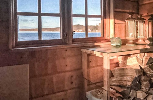 Aston House | Cozy home in åstön with sauna