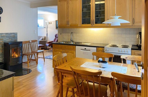 Aheim House | Cozy home in åheim with house a panoramic view