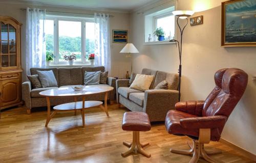 Aheim House | Cozy Home In Åheim With House A Panoramic View