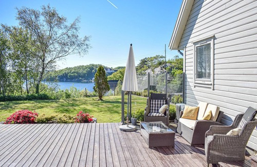 Tysvaer House | Cozy home in Aksdal with house sea view