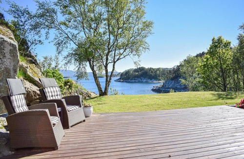 Tysvaer House | Cozy home in Aksdal with house sea view