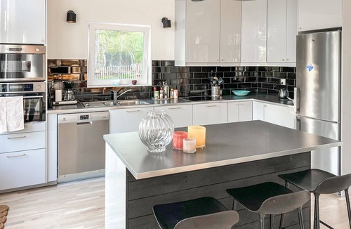 Arboga House | Cozy home in Arboga with sauna