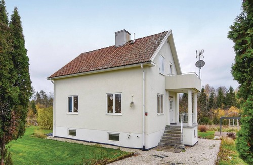 Asensbruk House | Cozy home in åsensbruk with kitchen