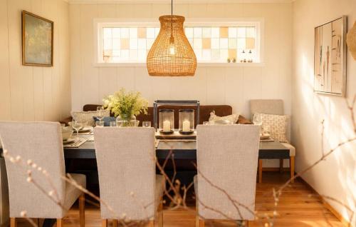 Askvoll House | Cozy Home In Atløy With House Sea View