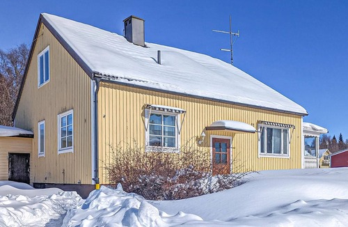 Bastutrask House | Cozy home in Bastuträsk with WiFi