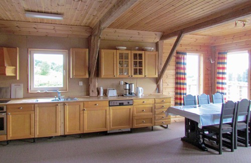 Innbjoa House | Cozy home in Bjoa with house a mountain view