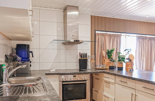 Bokn House | Cozy home in Bokn with sauna