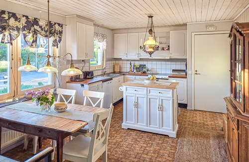 Blomstermala House | Cozy home in Bomstermåla with sauna