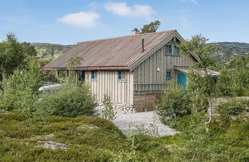 Vinje House | Cozy home in Edland with sauna