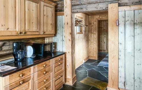 Hundorp House | Cozy Home In Fåvang With Wifi