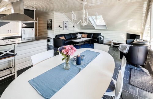 Farsund House | Cozy home in Farsund with house sea view