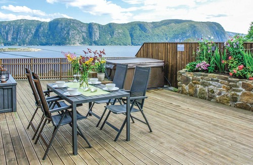 Farsund House | Cozy home in Farsund with sauna