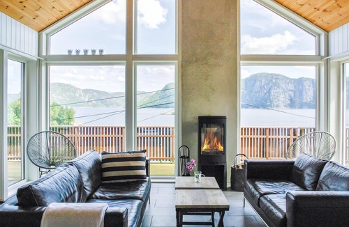 Farsund House | Cozy home in Farsund with sauna
