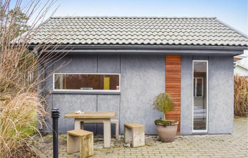 Kolboda House | Cozy Home In Hagby With Kitchen