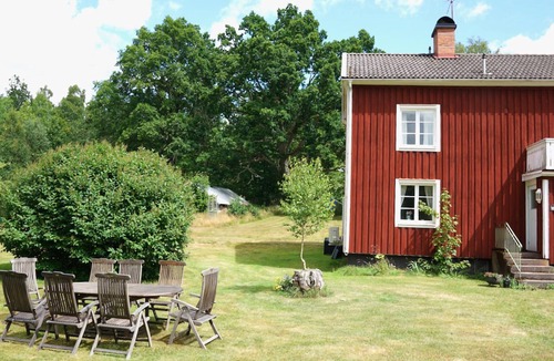 Hovmantorp House | Cozy home in Hovmantorp with lake view