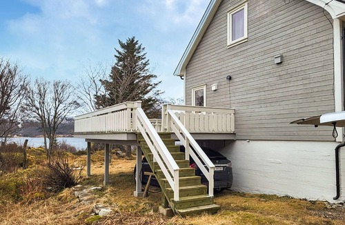 Barstrand House | Cozy home in Kleppstad with house sea view