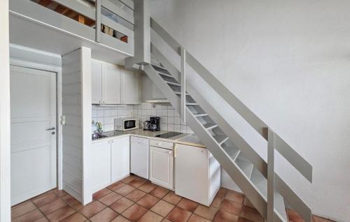 Hole House | Cozy Home In Krokkleiva With Sauna