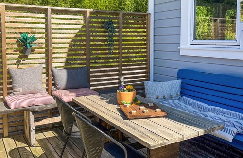Hoyanger House | Cozy home in Lavik with house a panoramic view