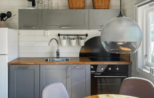 Hoyanger House | Cozy Home In Lavik With House A Panoramic View