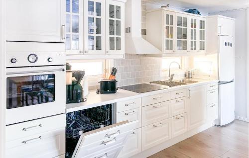 Torarp House | Cozy Home In Lidhult With House A Panoramic View