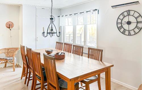 Torarp House | Cozy Home In Lidhult With House A Panoramic View
