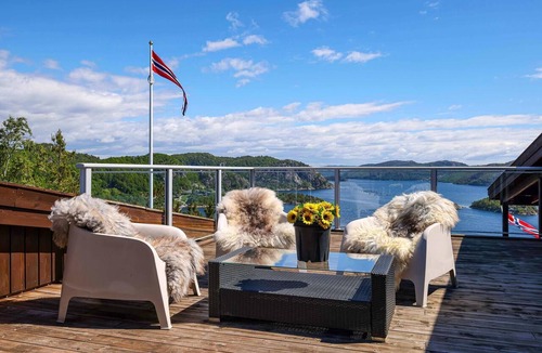Lyngdal House | Cozy home in Lyngdal with WiFi